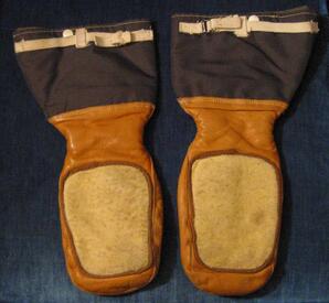 Arctic issue mitts