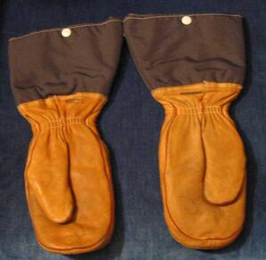 Arctic issue mitts