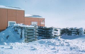 Inflation Building with helium cylinders