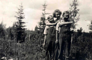 The Karvonen children, Hollow Lake, Alberta. Left to right: Albert, Elvie and Eino.
