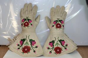 Athapaskan beaded gloves