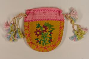 Athapaskan pouch