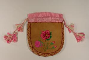 Athapaskan pouch
