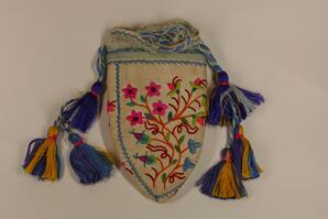 Athapaskan pouch