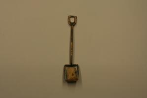 Miniature shovel