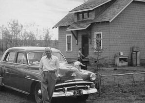 Valdis Auzin's with family car and Pigeon Lake homestead