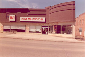 MacLeods Store - 05