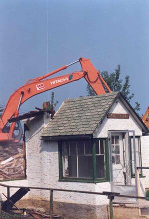 Demolishing the Bert Pary House