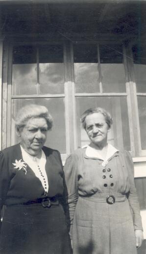 Fanny Makepeace Jameson and Oleanna Johnston