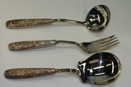Serving utensils